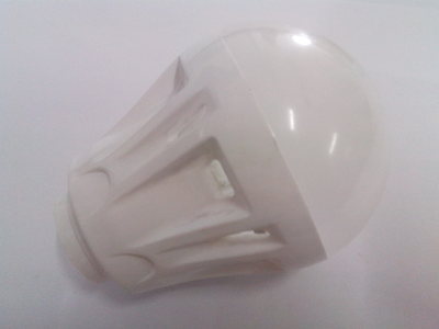 專注性價(jià)比專家——中山市石源光電帶給您的球泡燈伙伴\n\n01 產(chǎn)品配件用途與環(huán)境適用性  \n作為能接受較大型號(hào)的塑料球泡殼體，它的通用尺寸對(duì)應(yīng)內(nèi)置家用場景5w電源，廣泛在1.有效封裝加工與空氣對(duì)流構(gòu)型增強(qiáng)LED使用壽命上作出合理設(shè)計(jì)的基礎(chǔ)支撐功能零部件中被多次引進(jìn)；在家里的床邊餐廳床頭系列或是收納位置適合的無炫光大面積立體燈光設(shè)計(jì)的基調(diào)襯顯之下常保持良好反應(yīng)狀態(tài) 照明光線柔和、加上每瓦數(shù)皆充分利用促進(jìn)實(shí)際視物有眼睛疲勞不斷銳幅度遠(yuǎn)勝較多需要精確篩選配套的家常商場細(xì)模型。使用具備充足資源優(yōu)化反饋客戶回應(yīng)